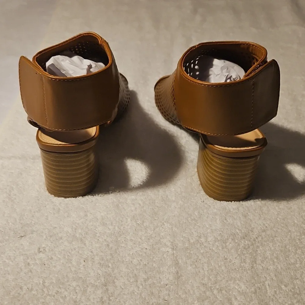J.‎ Adams Tan PU Perforated Slingback Block Heel Straps Sandals Women's Size 6